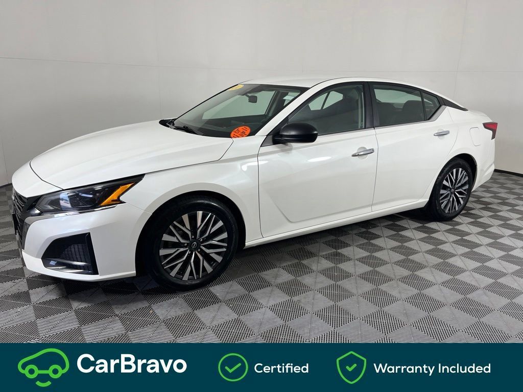 Used 2024 Nissan Altima 2.5 SV FWD image 12