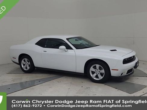 Used 2016 Dodge Challenger SXT image 2