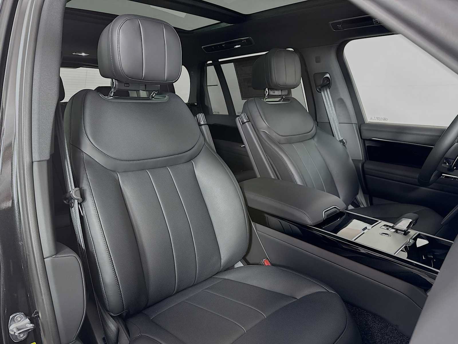 New 2026 Land Rover Range Rover Long Wheelbase SE AWD/4WD image 29