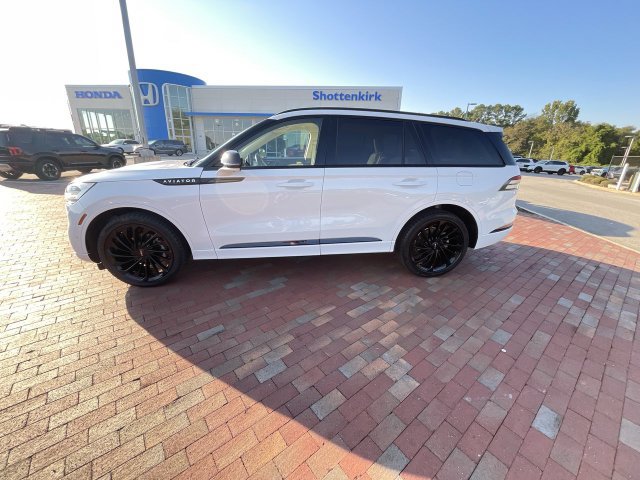 Used 2023 Lincoln Aviator Black Label w/ Jet Package AWD/4WD image 31