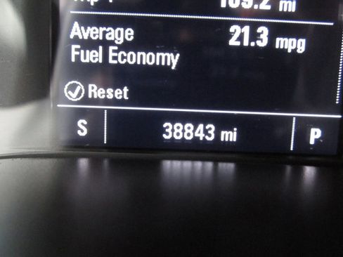 Used 2022 Chevrolet Colorado LT w/ Luxury Package RWD image 16