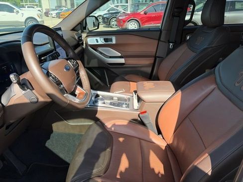 Used 2023 Ford Explorer King Ranch w/ Technology Package AWD/4WD image 9