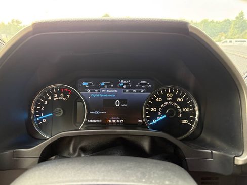 Used 2016 Ford F150 Lariat w/ Equipment Group 502A Luxury AWD/4WD image 14