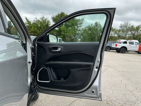Used 2019 Jeep Compass Latitude AWD/4WD image 16