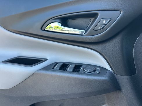 Used 2019 Chevrolet Equinox LS FWD image 11
