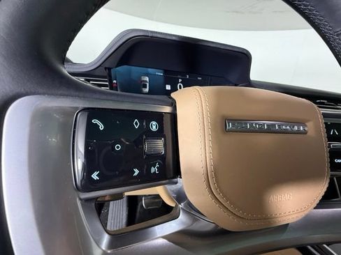 Used 2025 Land Rover Range Rover SE AWD/4WD image 19