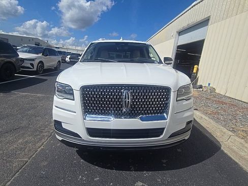 Used 2022 Lincoln Navigator Reserve AWD/4WD image 2