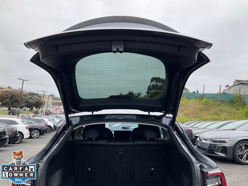 Used 2022 Tesla Model Y Performance AWD/4WD image 9
