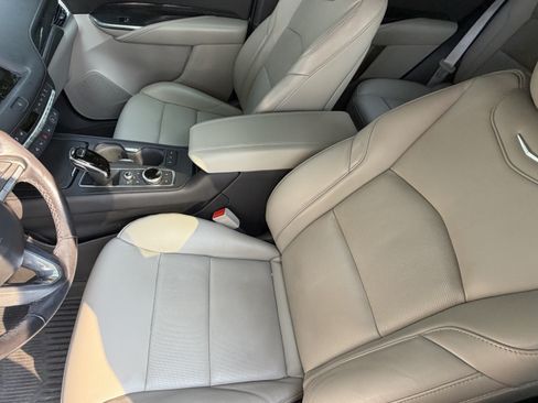 Used 2021 Cadillac XT4 Premium Luxury FWD image 16