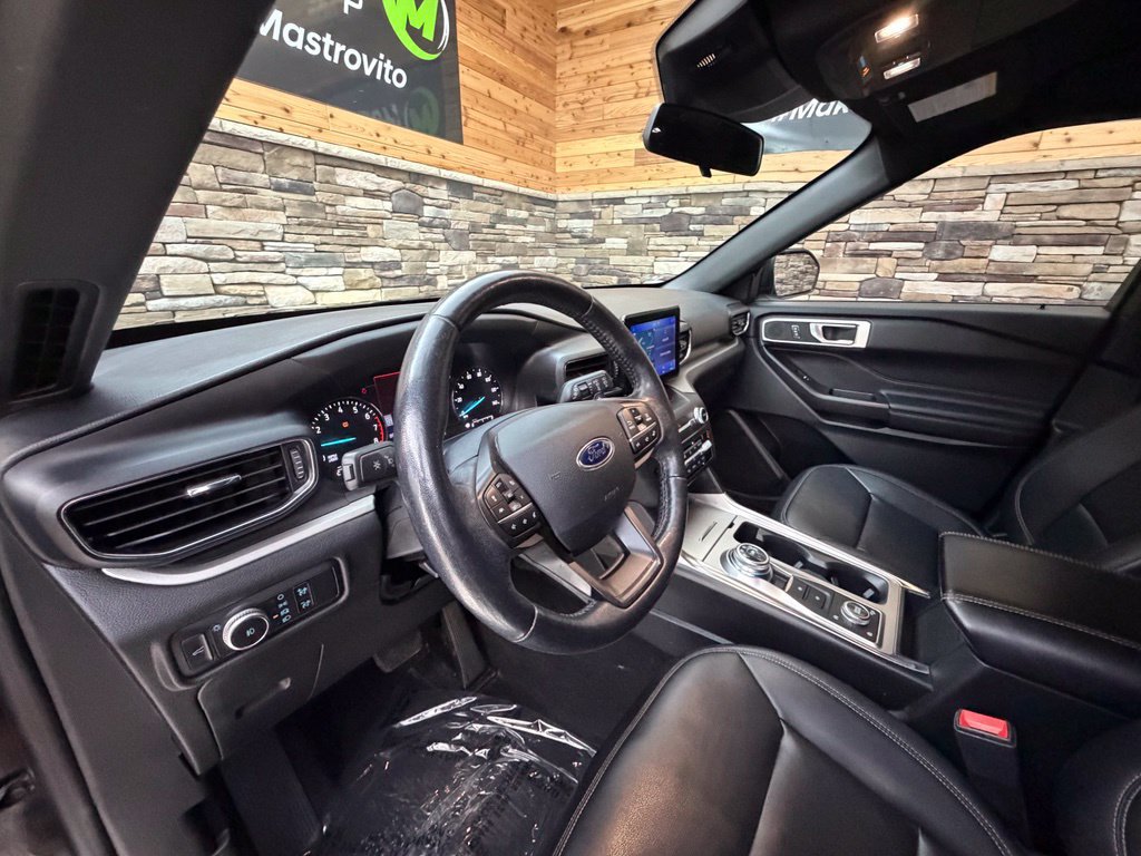 Used 2020 Ford Explorer XLT w/ Equipment Group 202A AWD/4WD image 15