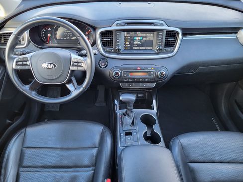 Used 2019 Kia Sorento EX image 11