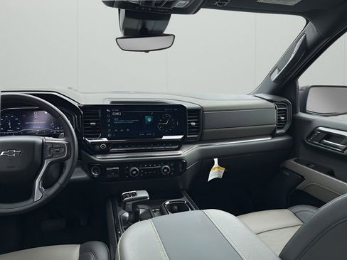 Used 2023 Chevrolet Silverado 1500 ZR2 w/ Technology Package image 24