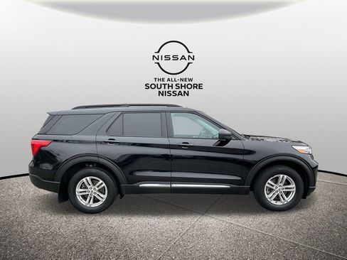 Used 2022 Ford Explorer XLT image 5