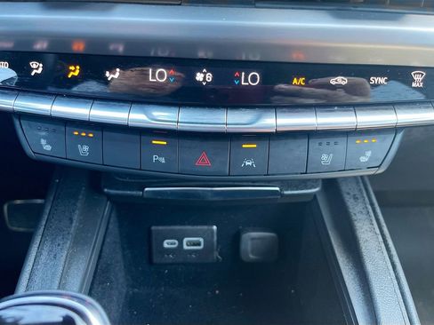 Used 2025 Cadillac XT4 Sport image 21