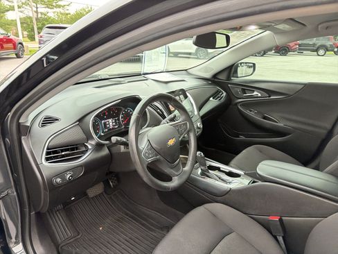 Used 2017 Chevrolet Malibu LT FWD image 19