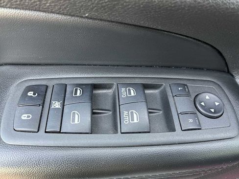 Used 2022 Jeep Grand Cherokee Laredo E AWD/4WD image 15