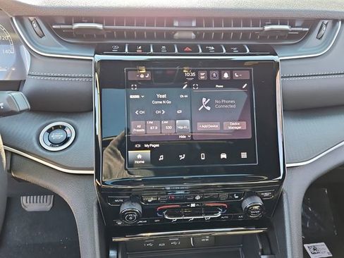 New 2025 Jeep Grand Cherokee Altitude image 13