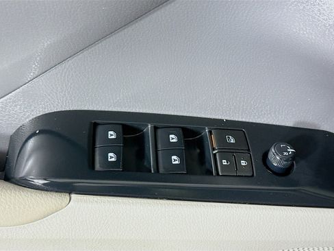 Used 2020 Toyota Camry LE image 23