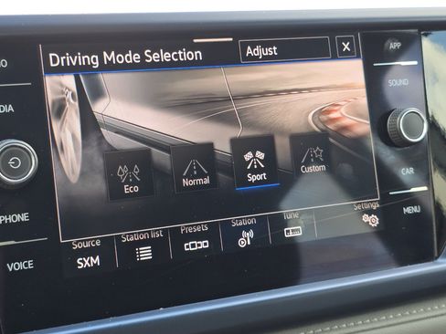 Used 2024 Volkswagen Taos SE AWD/4WD image 13