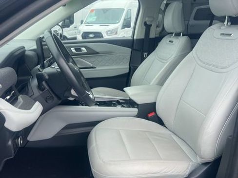 Used 2025 Ford Explorer Platinum w/ LUX Leather Package AWD/4WD image 24