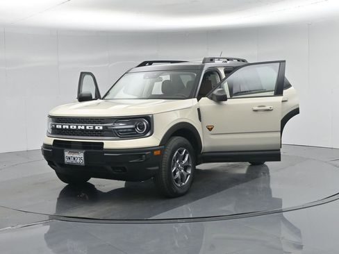 Certified 2024 Ford Bronco Sport Badlands w/ Premium Package AWD/4WD image 36