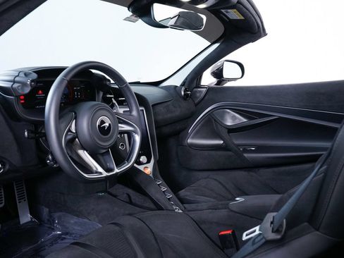Used 2026 McLaren 750S Spider RWD image 22