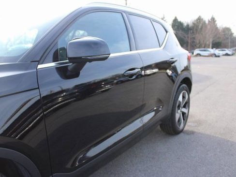 Used 2025 Volvo XC40 B5 Plus image 47