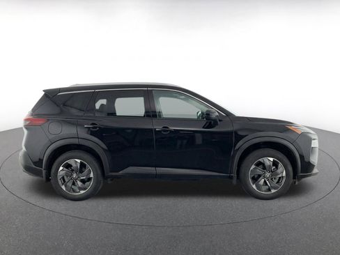 Used 2025 Nissan Rogue SV FWD image 10
