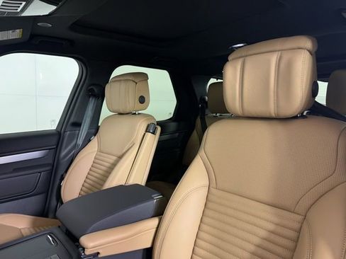 New 2026 Land Rover Discovery Dynamic SE image 29