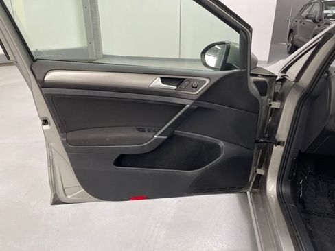 Used 2016 Volkswagen Golf S FWD image 25
