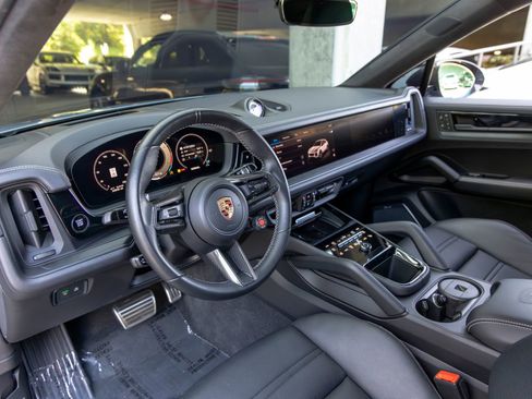 Certified 2024 Porsche Cayenne Turbo GT AWD/4WD image 4