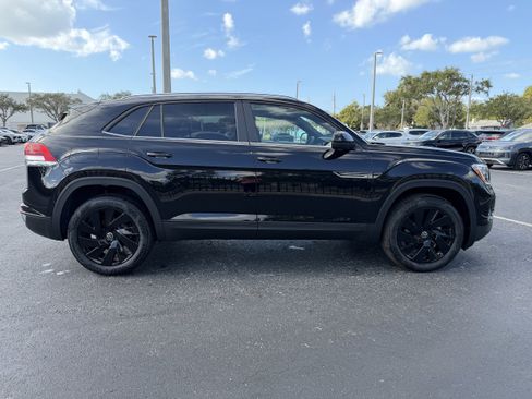 New 2026 Volkswagen Atlas Cross Sport SE FWD image 2