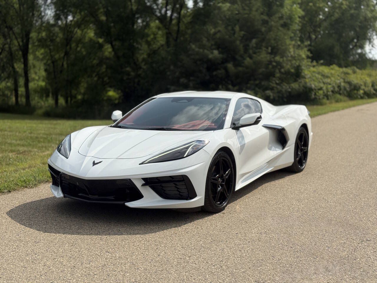 Used 2024 Chevrolet Corvette Stingray Premium Cpe w/ 3LT RWD image 2