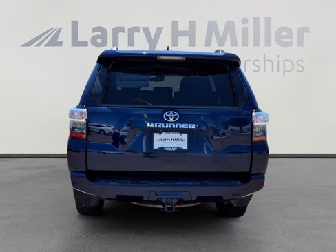 Used 2020 Toyota 4Runner SR5 AWD/4WD image 4