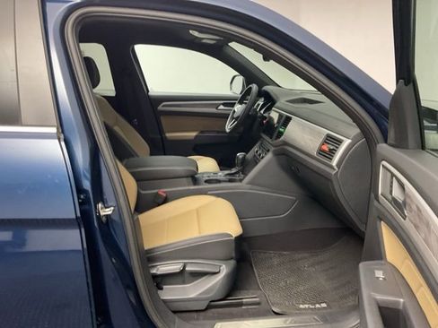 Used 2021 Volkswagen Atlas Cross Sport SE FWD image 27