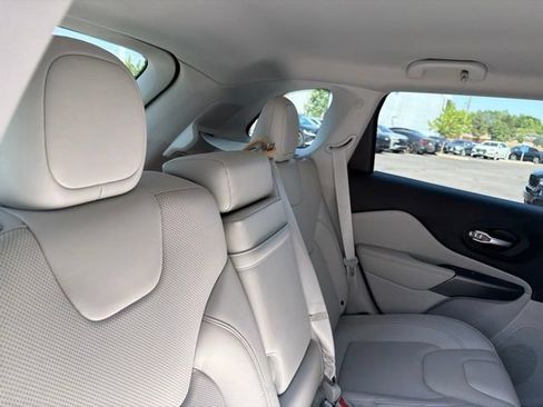 Used 2019 Jeep Cherokee Limited AWD/4WD image 8
