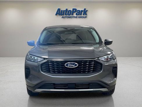 Used 2025 Ford Escape Active w/ Cold Weather Package FWD image 2