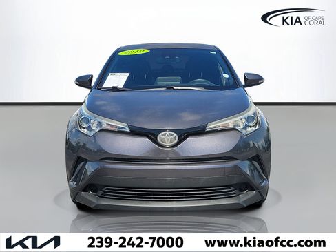 Used 2019 Toyota C-HR XLE FWD image 2