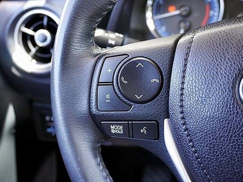 Used 2017 Toyota Corolla SE FWD image 32