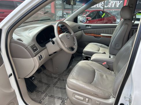 Used 2006 Toyota Sienna XLE image 6