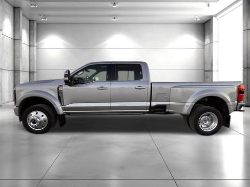 Used 2024 Ford F450 Platinum w/ FX4 Off-Road Package image 4