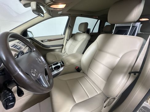 Used 2011 Mercedes-Benz R 350 4MATIC image 9