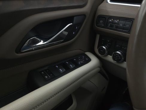 Used 2021 GMC Yukon Denali w/ Denali Premium Package image 36