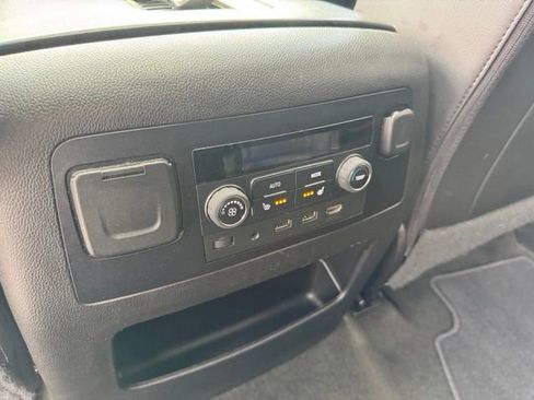 Used 2017 GMC Yukon XL Denali w/ Open Road Package RWD image 29