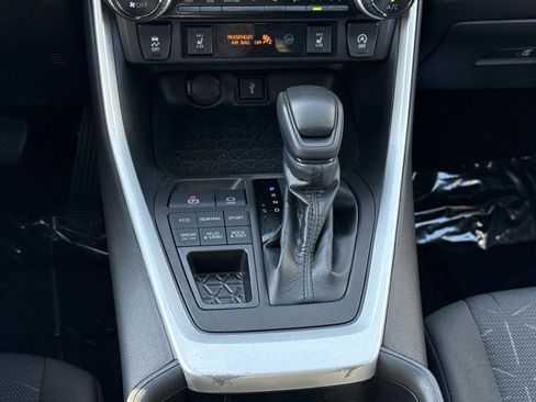 Used 2022 Toyota RAV4 XLE image 7