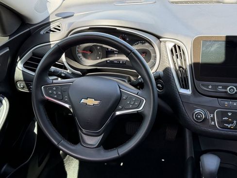 Used 2025 Chevrolet Malibu RS FWD image 13