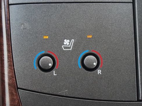 Used 2012 Toyota Avalon Limited FWD image 9