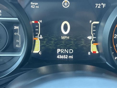 Used 2025 Jeep Wrangler Unlimited Rubicon AWD/4WD image 31
