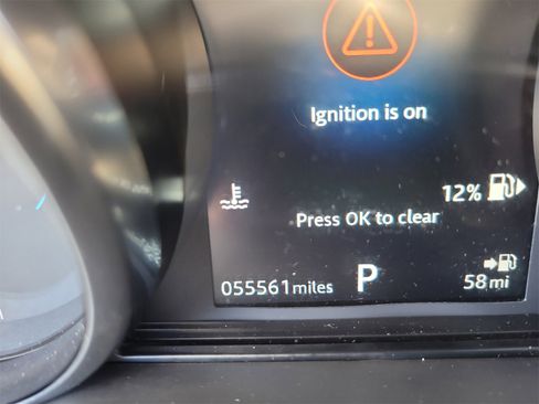 Used 2020 Jaguar F-PACE Premium image 31