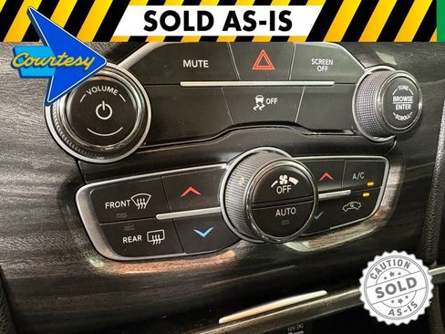 Used 2019 Chrysler 300 Touring w/ Chrome Appearance Package RWD image 32